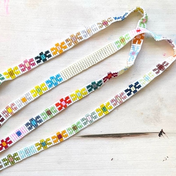 HANDMADE GLASS NECKLACE | 8-Bit Daisy Chain Small Batch Handwoven Loop Necklace - Picture 10 of 10